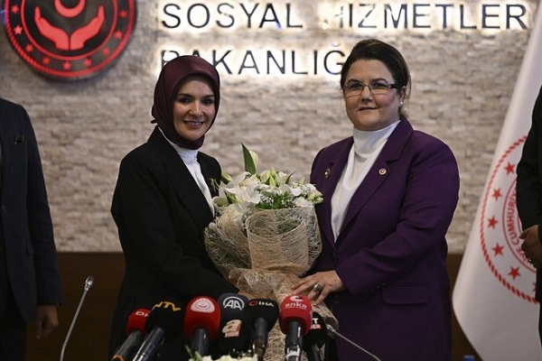 خشم تندروهای اروپایی از حضور بانوی محجبه در کابینه اردوغان 3 3018238 934