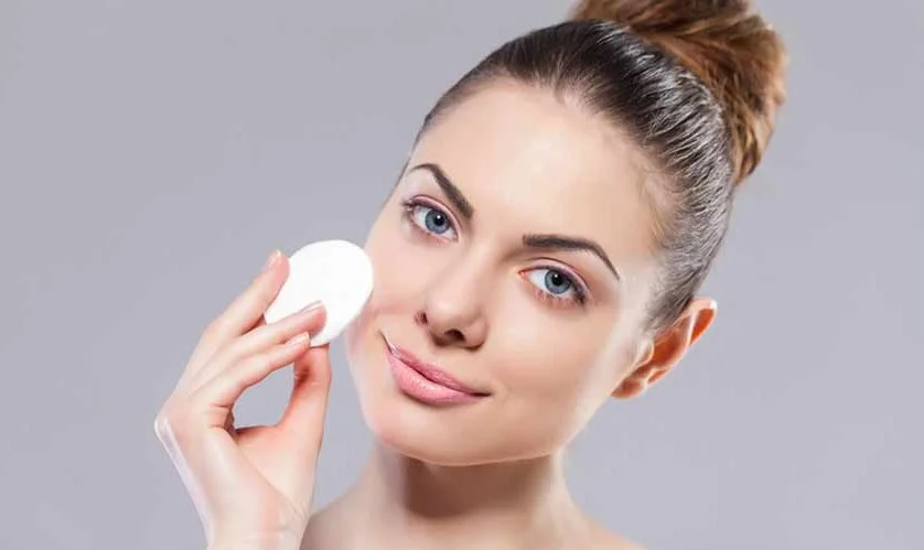 ساده‌ترین راه برای پاک کردن آرایش چشم‌ها