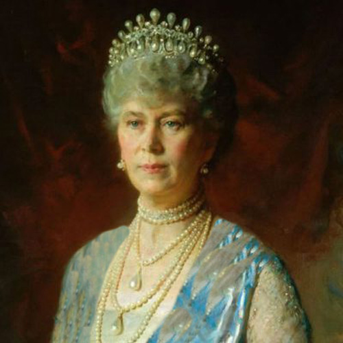 Queen Mbmvary with the Lovers Knot Tiara 400x400 1