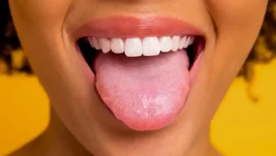 رنگ زبان چه چیزی را نشان می‌دهد