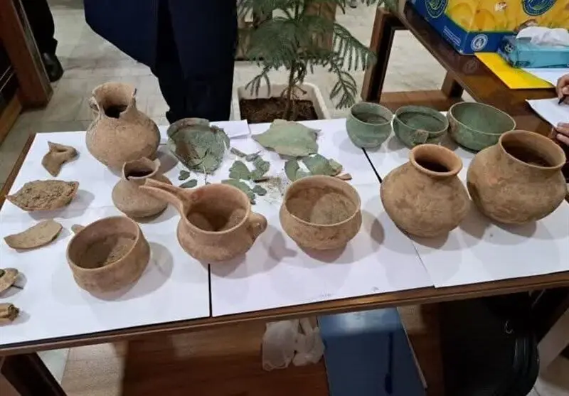 کشف اشیای عتیقه 3000 ساله در همدان