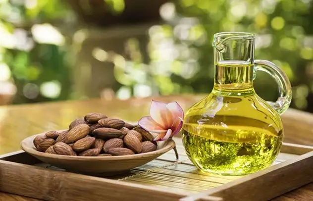 همه چیز درباره روغن بادام شیرین و خواص آن