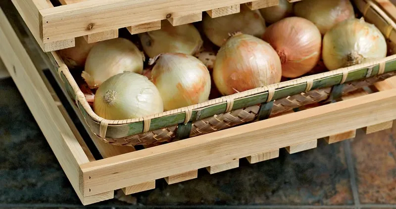 Proper storage of potatoes and onions 1
