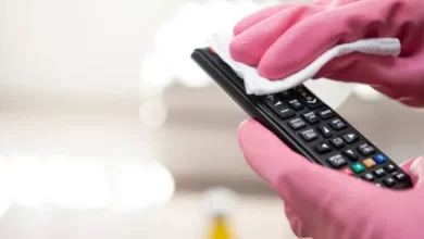 تمیز کردن کنترل تلویزیون