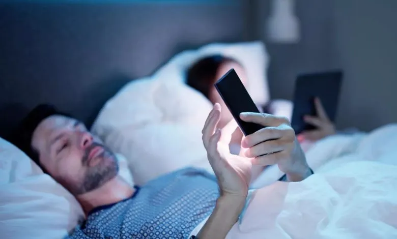 چگونه عادت استفاده از تلفن‌ همراه قبل از خواب را کنار بگذاریم؟
