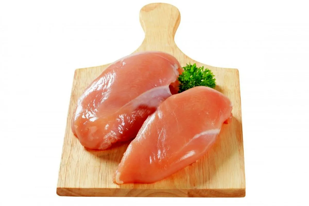 پروتئین فیله مرغ چقدر است؟ (+ جدول ارزش غذایی)