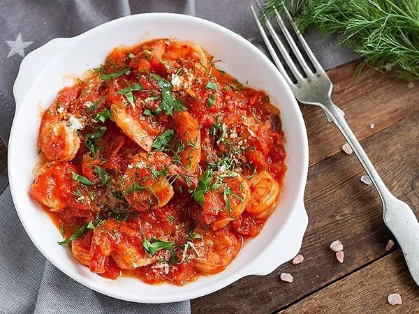 خوراک میگو با سس گوجه تند