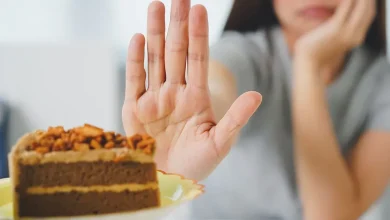 ۱۳ کاری که نباید با معده خالی انجام داد 3 do not eat sweets and chocolate 1