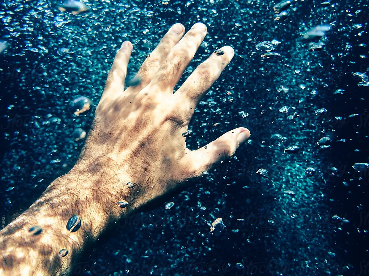 hand in water