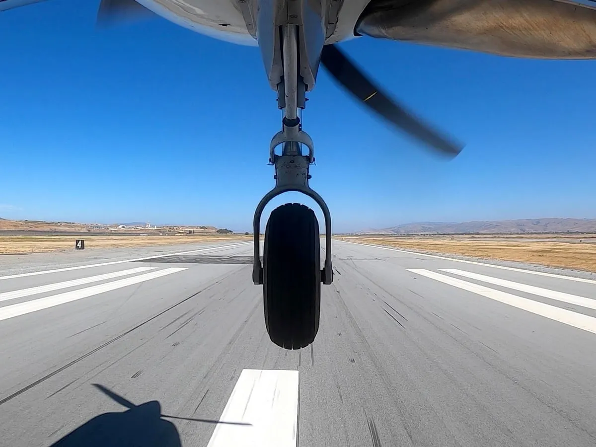 pilot landing 2
