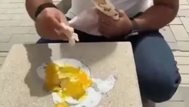 آشپز ترکیه ای در خیابان های ریاض تخم مرغ درست می کند