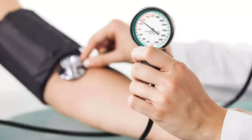 علائم کاهش فشار خون وضعیتی چیست و چه زمان اتفاق می‌افتد؟