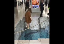 یک نقاشی سه بعدی زیبا کف پاساژ فیلم