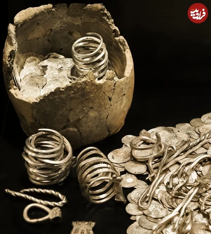 بزرگترین گنج وایکینگ‌ها چگونه کشف شد؟ از جواهرات نقره تا سکۀ حضرت موسیعکس