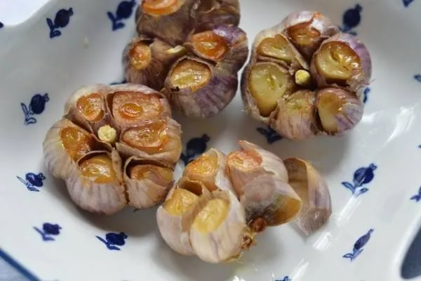 فواید معجزه آسای مصرف روزانه 6 حبه سیر پخته شده1