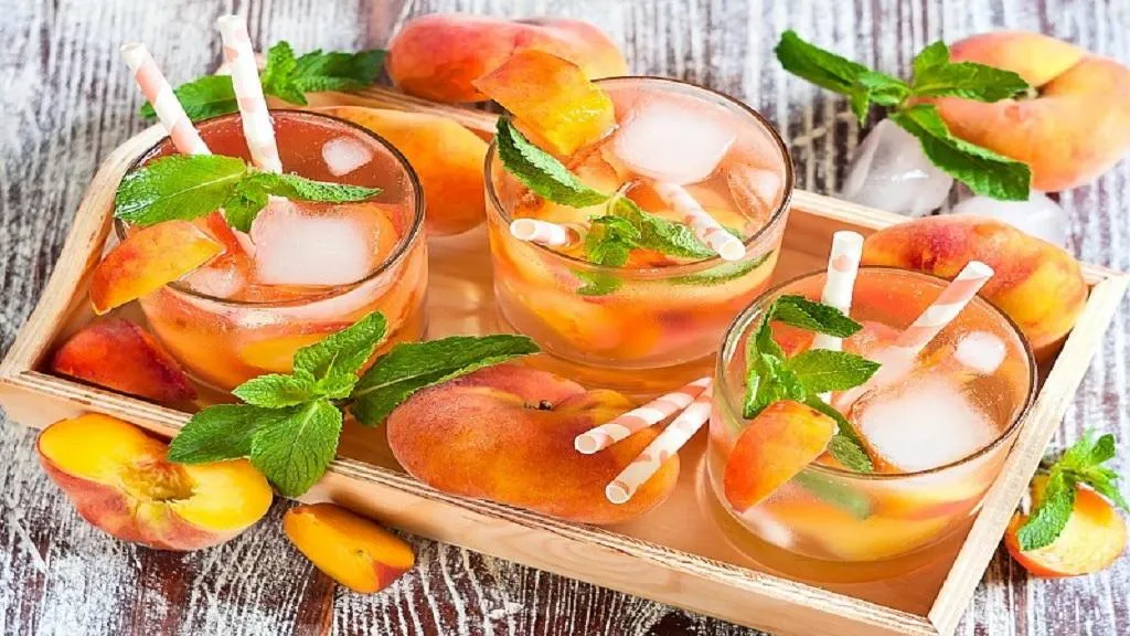 ۲ روش طرز تهیه رانی هلو با تکه‌ های میوه3