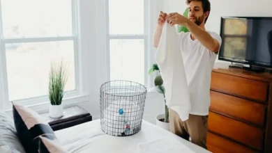 ۸ ترفند برای پاک کردن لکه ضد آفتاب از روی لباس6