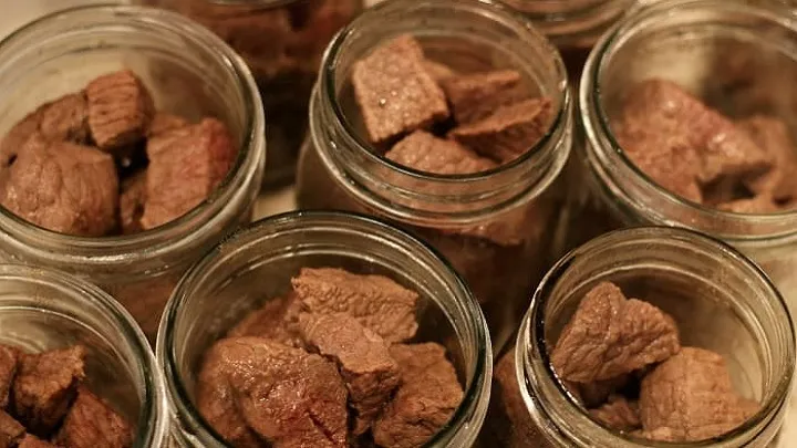 با این روش سنتی، گوشت را برای مدت طولانی نگه دارید3