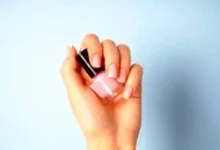 پاک کردن لاک ناخن