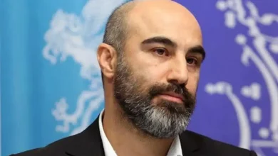 تیپ دهه شصتی نقی معمولی پایتخت در فیلم جدید عکس1