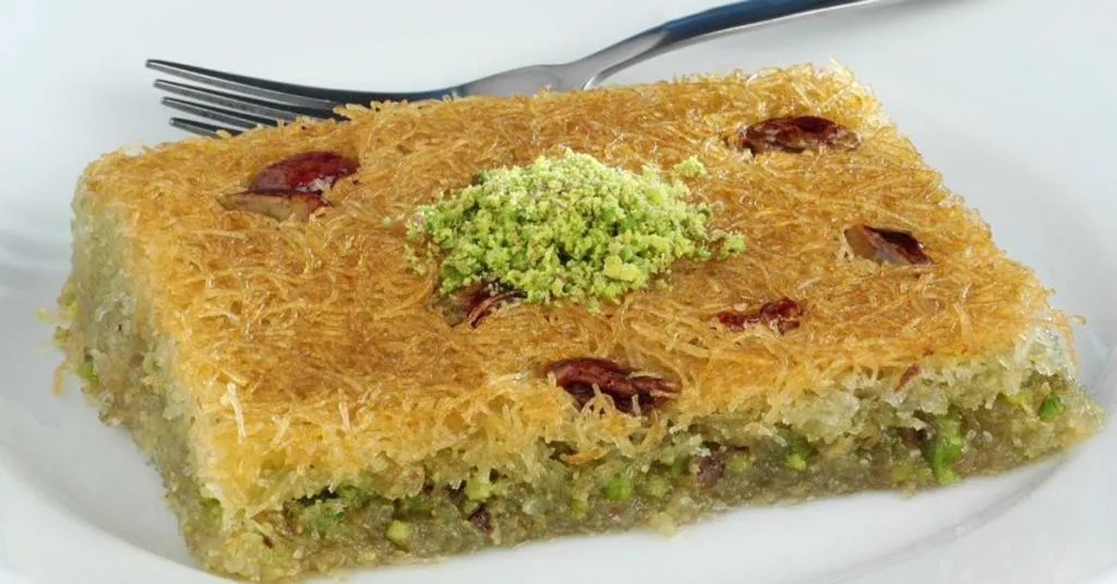 طرز تهیه کادایف ترکیه‌ ای گرم نوش شیر و زعفران2