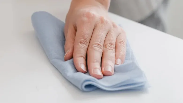 چگونه دسته پلی استیشن را به صورت اصولی تمیز کنیم؟1