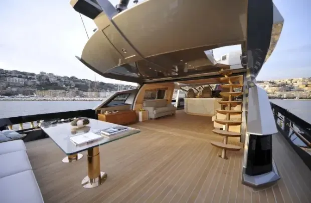 گران‌ترین قایق تفریحی جهان ساخته شده از استخوان دایناسور با روکش طلاعکس 5