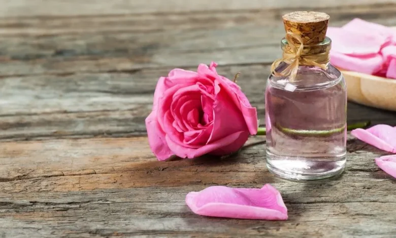 خواص شگفتانگیز گلاب برای پوست