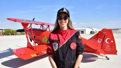 kadin akrobasi pilotu cumhuriyetin 100 yilini ozel ucusuyla kutladi