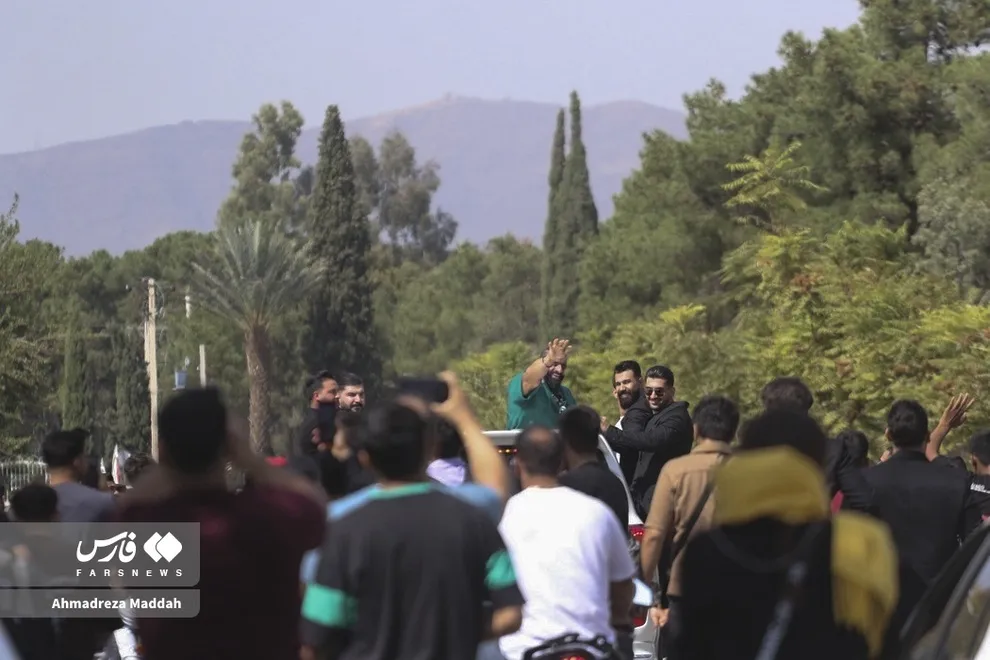 استقبال از هادی چوپان در شیراز (عکس) 6 تصاویر استقبال از هادی چوپان در شیراز1