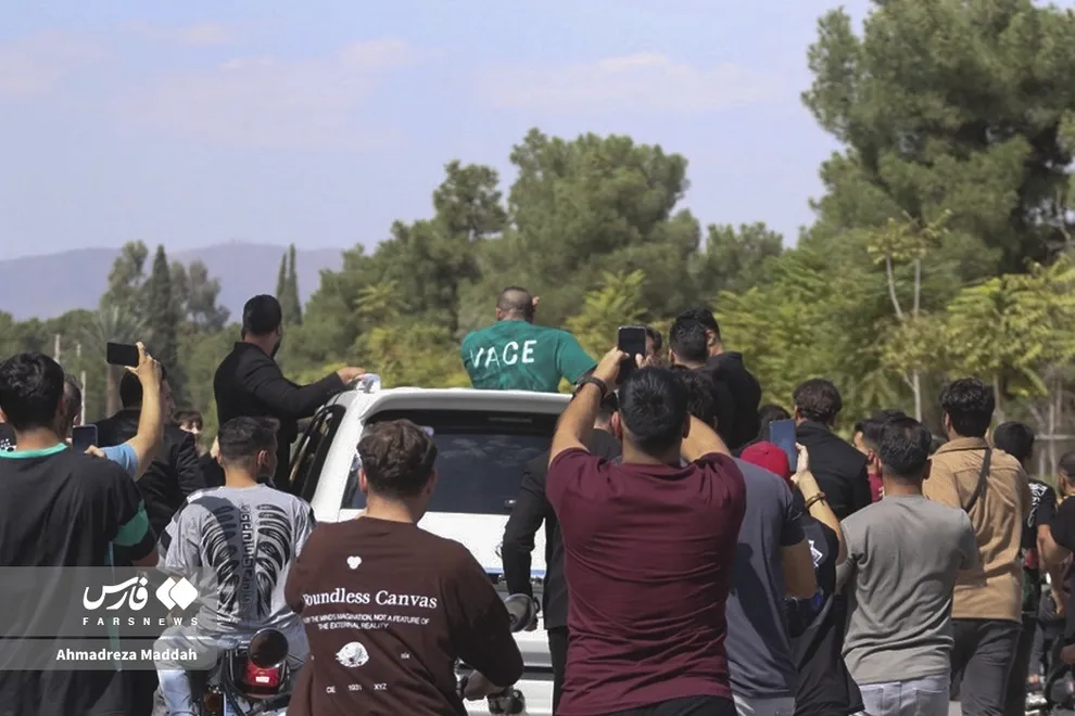 استقبال از هادی چوپان در شیراز (عکس) 5 تصاویر استقبال از هادی چوپان در شیراز3