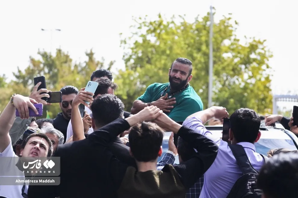 استقبال از هادی چوپان در شیراز (عکس) 7 تصاویر استقبال از هادی چوپان در شیراز4