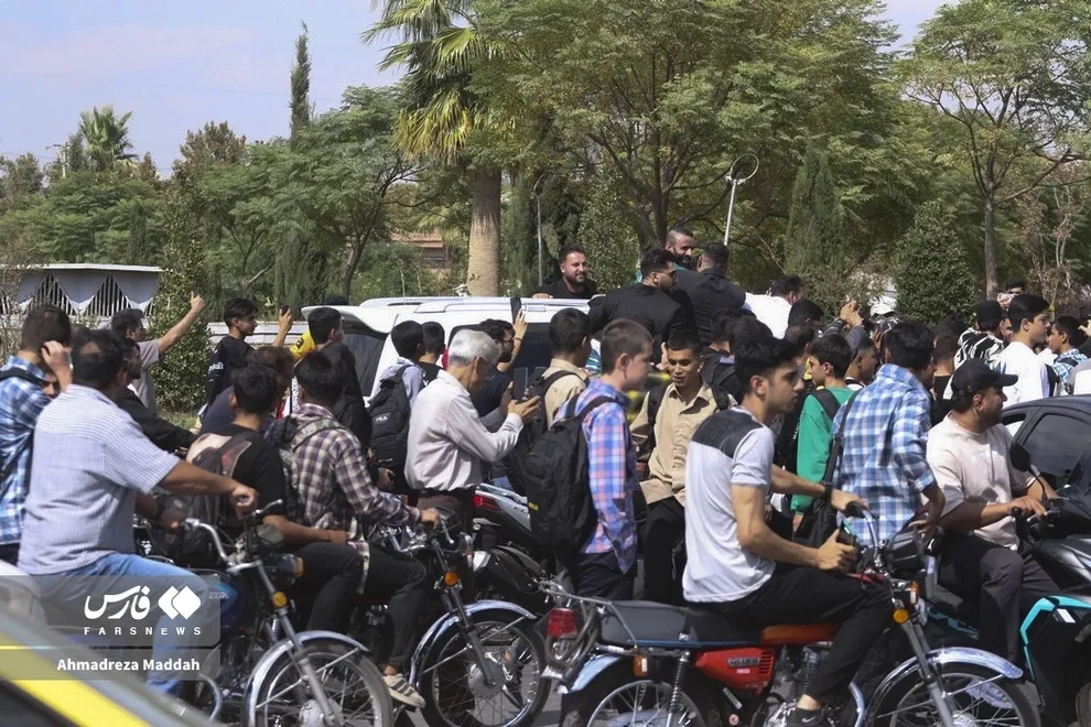 استقبال از هادی چوپان در شیراز (عکس) 8 تصاویر استقبال از هادی چوپان در شیراز5