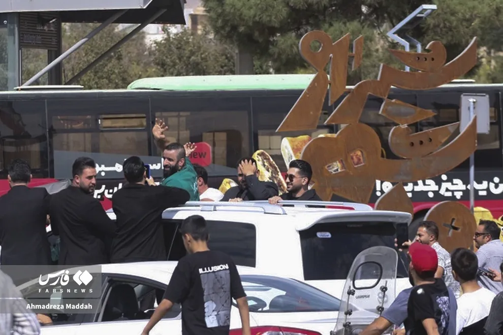 استقبال از هادی چوپان در شیراز (عکس) 9 تصاویر استقبال از هادی چوپان در شیراز6