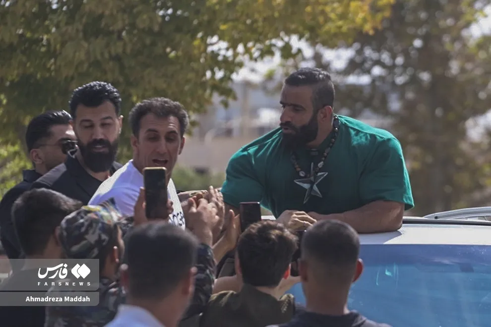 استقبال از هادی چوپان در شیراز (عکس) 12 تصاویر استقبال از هادی چوپان در شیراز9