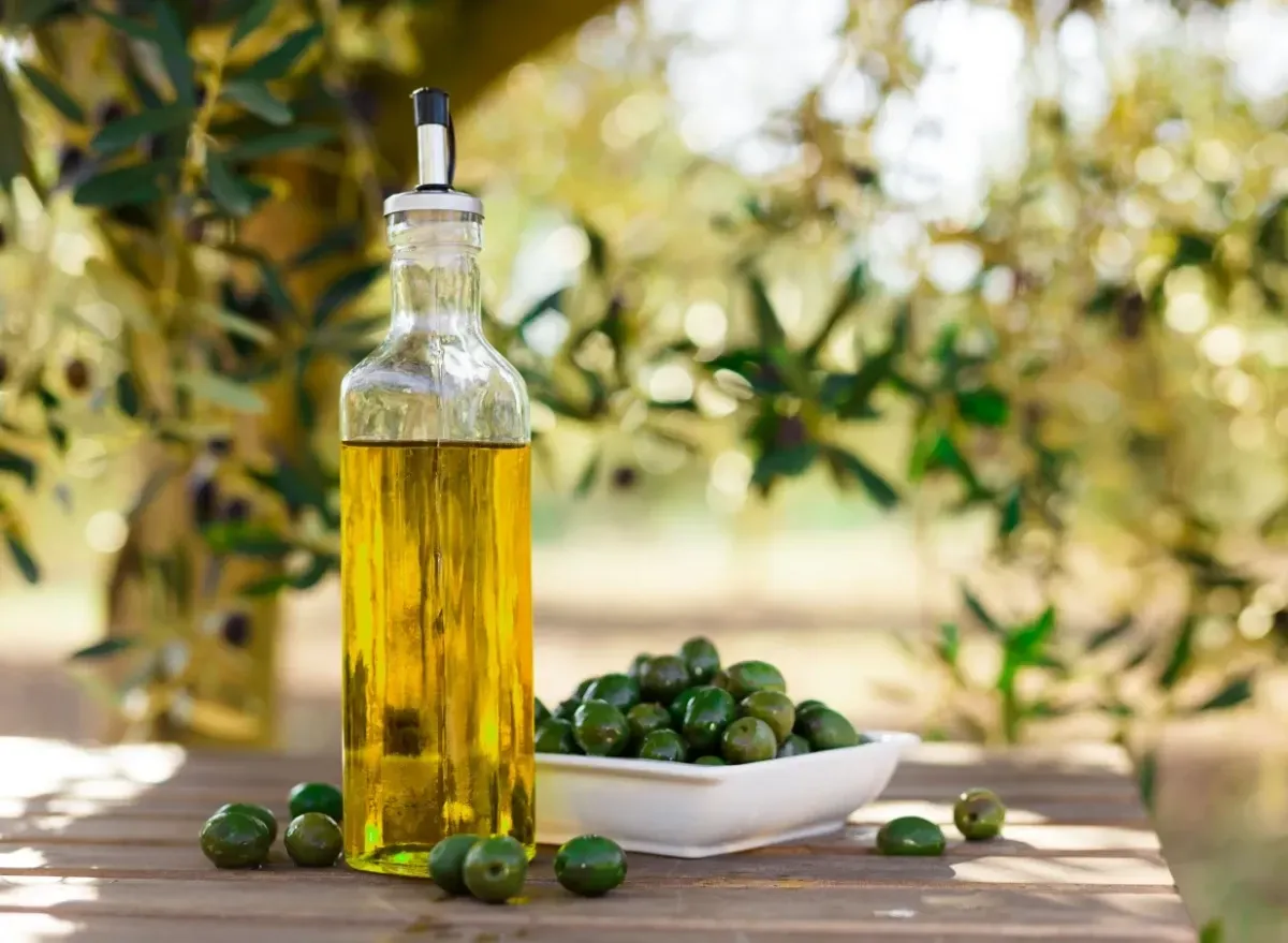 روغن زیتون را کجا نگهداری کنیم که بهترین کیفیت را داشته‌ باشد؟2