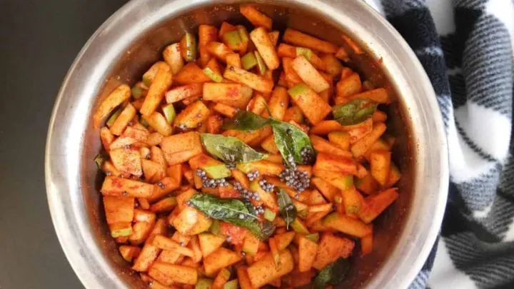 طرز تهیه ترشی سیب ترش