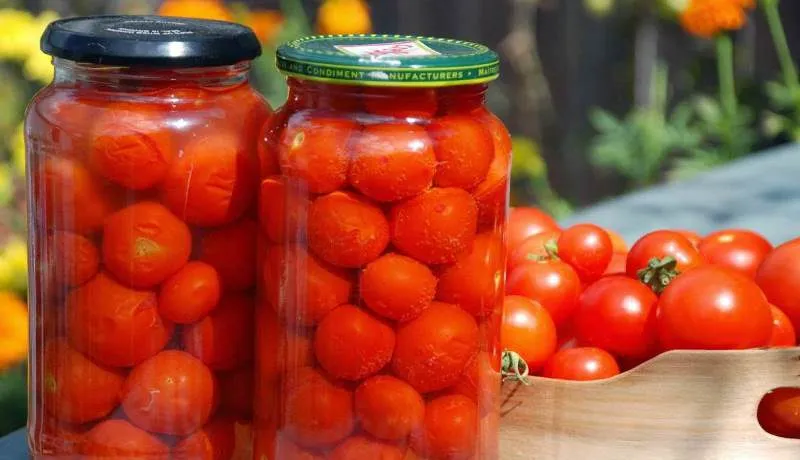 طرز تهیه ترشی گوجه فرنگی3