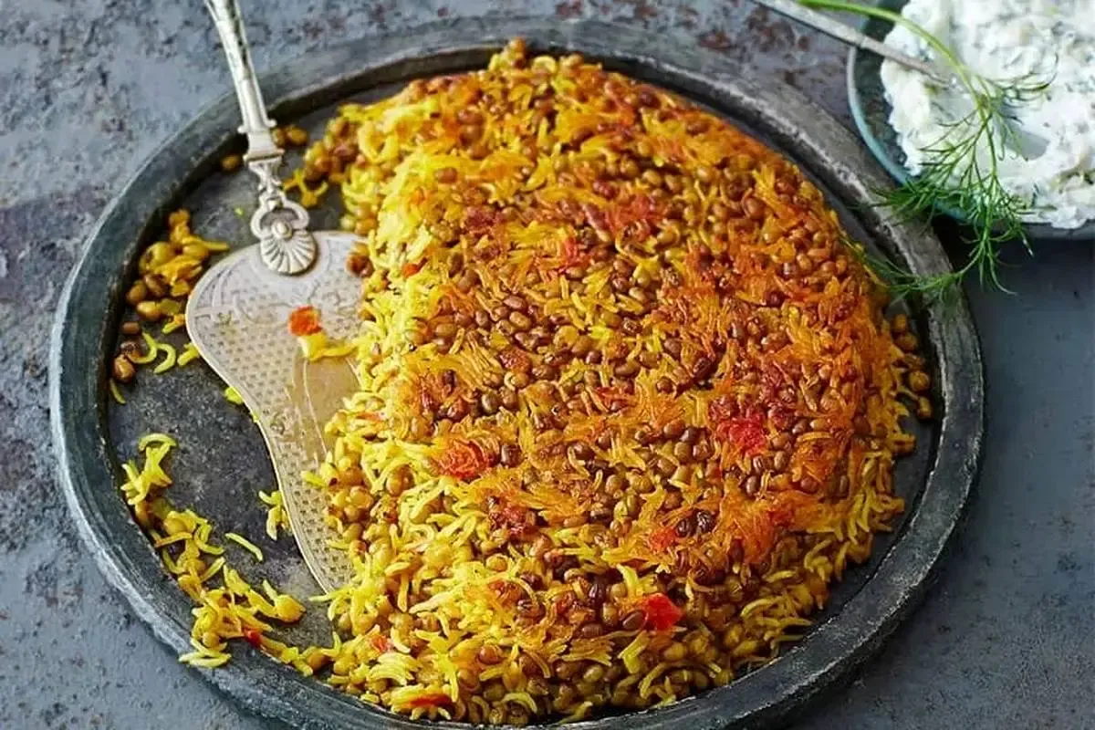 ماش پلو با ته‌ دیگ پیاز
