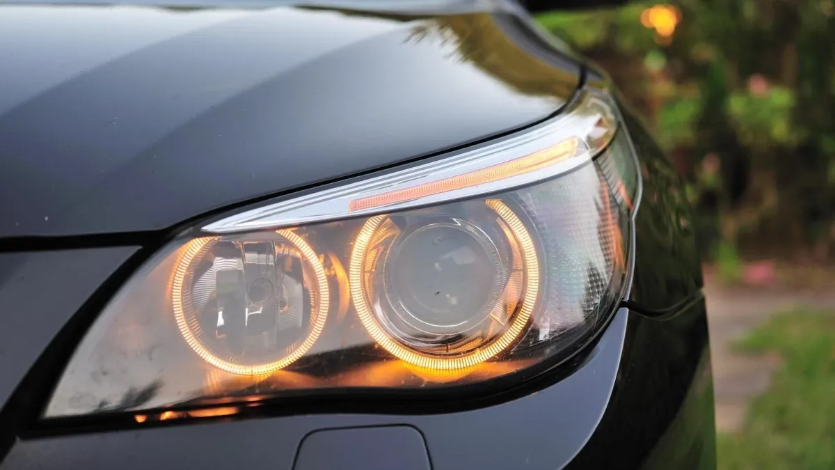 مقایسه چراغ‌ های زنون و LED