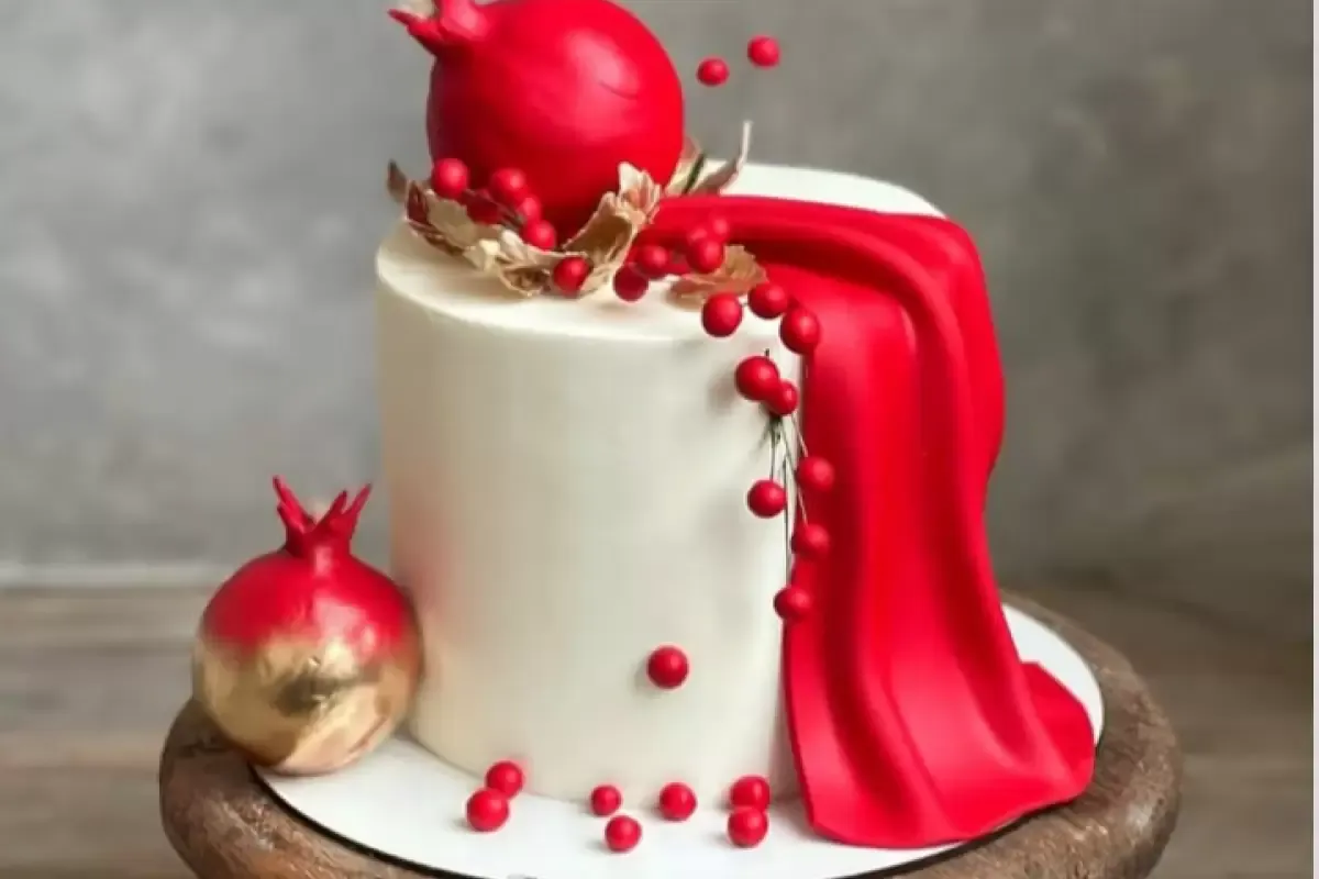 تزیین کیک های شب یلدا