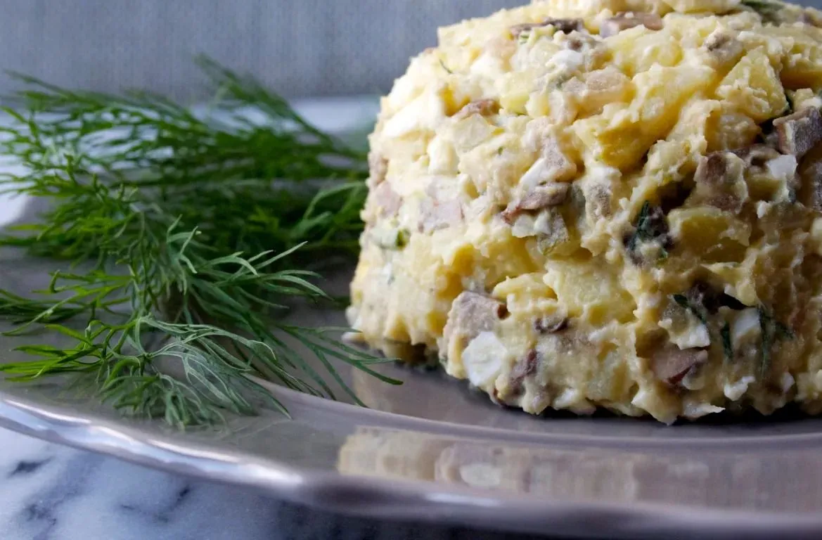 طرز تهیه سالاد سیب‌زمینی روسی
