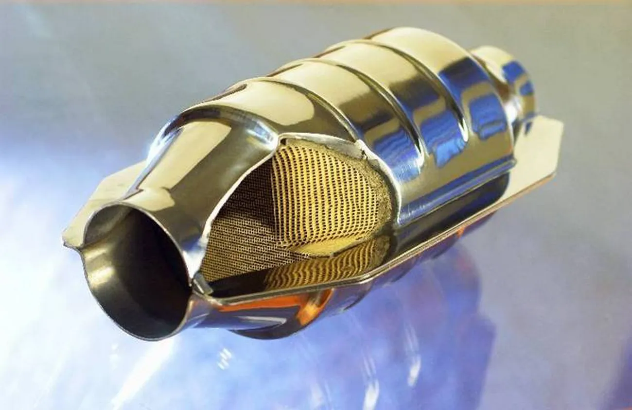 چرا کاتالیزور و اگزوز ماشین بوی بد می دهد؟ 2 چرا کاتالیزور و اگزوز ماشین بوی بد می دهد؟3