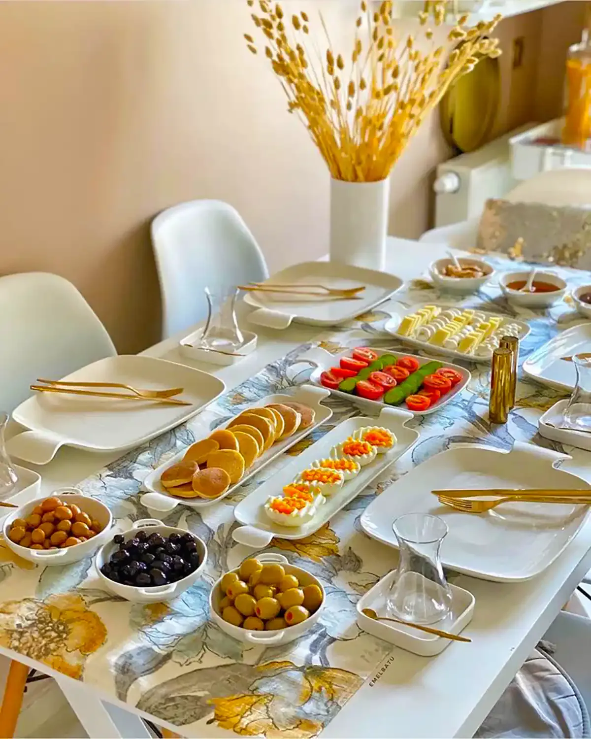 چیدمان میز صبحانه7