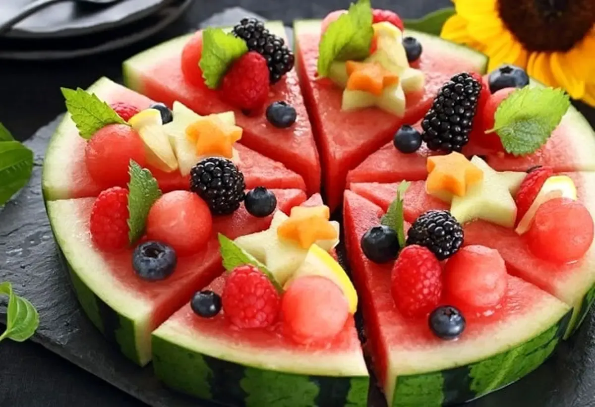 ایده‌ های تزیین هندوانه و میوه شب یلدا عکس18