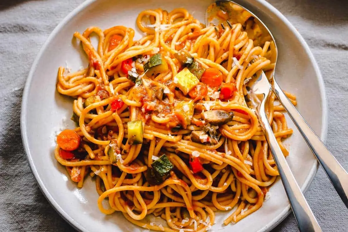 طرز تهیه ماکارانی با بادمجان1