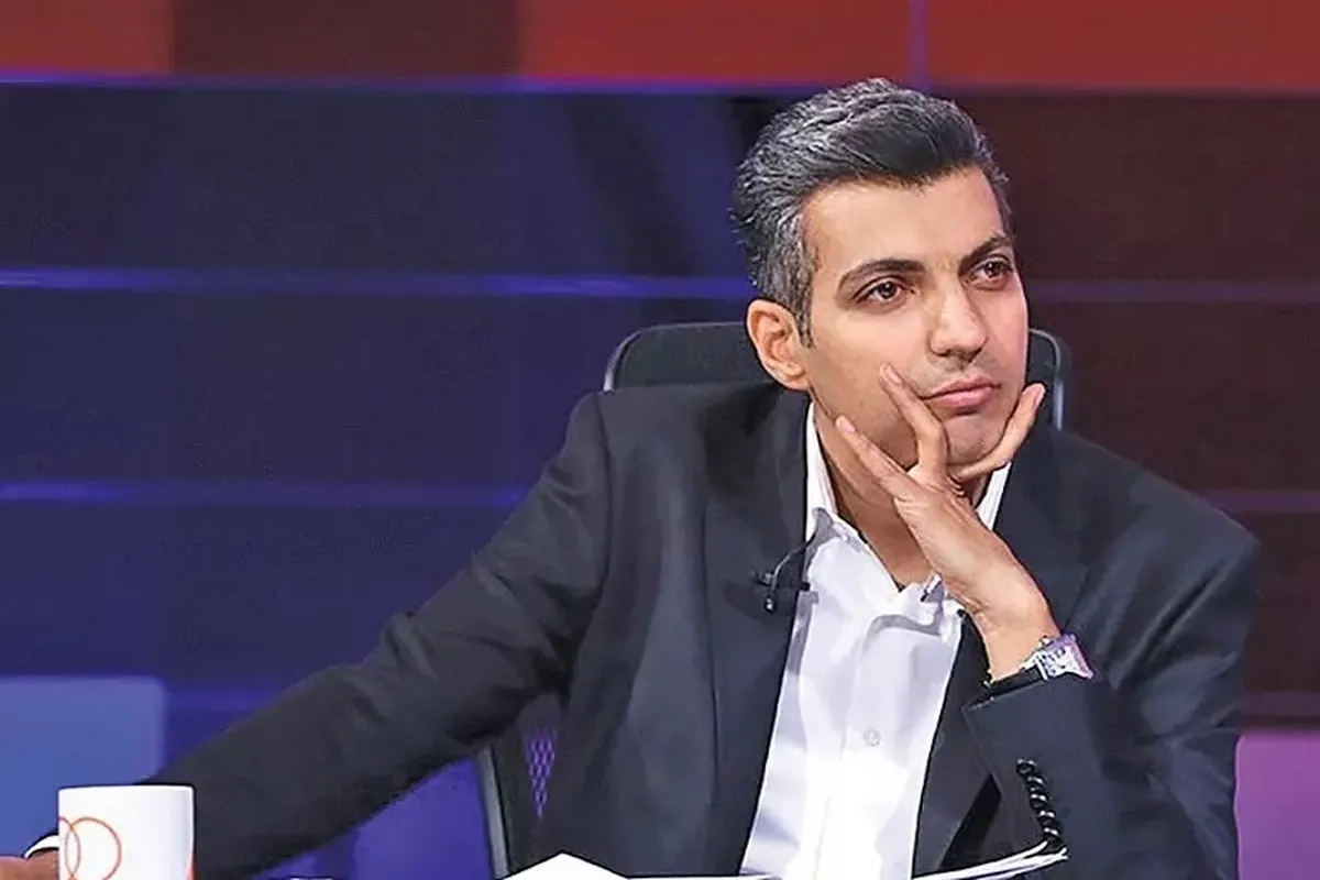 هواپیمای حامل عادل فردوسی‌پور دچار نقص فنی شد1