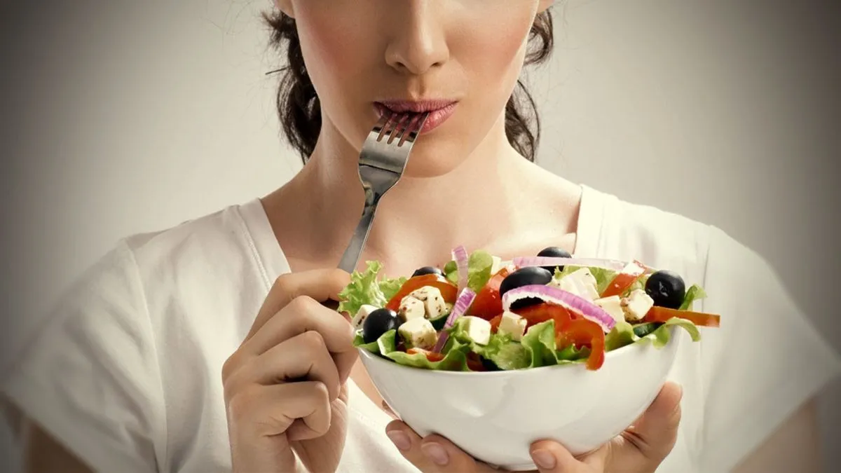 چرا شب‌ ها باید وعده‌ غذایی سبکتری بخوریم