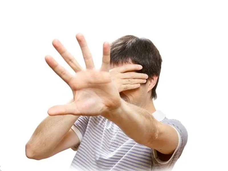 کمبود کدام ویتامین باعث حساسیت به نور می شود؟ 2 کمبود کدام ویتامین باعث حساسیت به نور می شود؟1