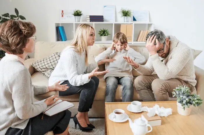 ۸عضو خانواده که باید از آن‌ها فاصله بگیرید1